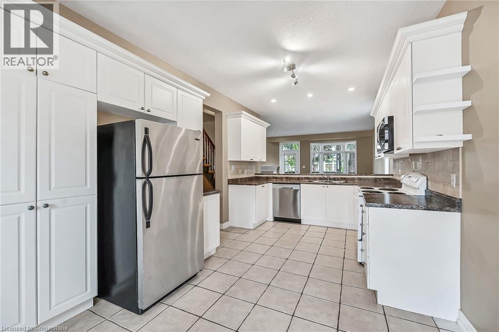 Photo 10 of 7 Goldenview Court, Waterdown ON