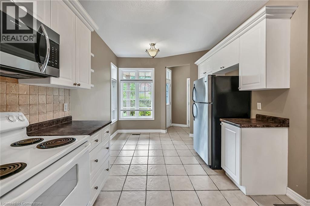 Photo 13 of 7 Goldenview Court, Waterdown ON