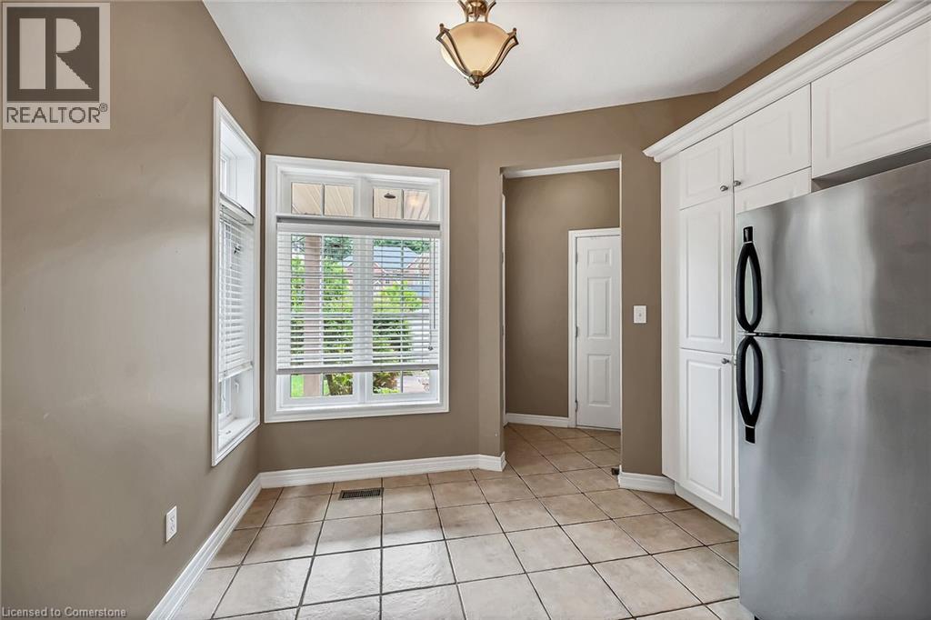 Photo 14 of 7 Goldenview Court, Waterdown ON
