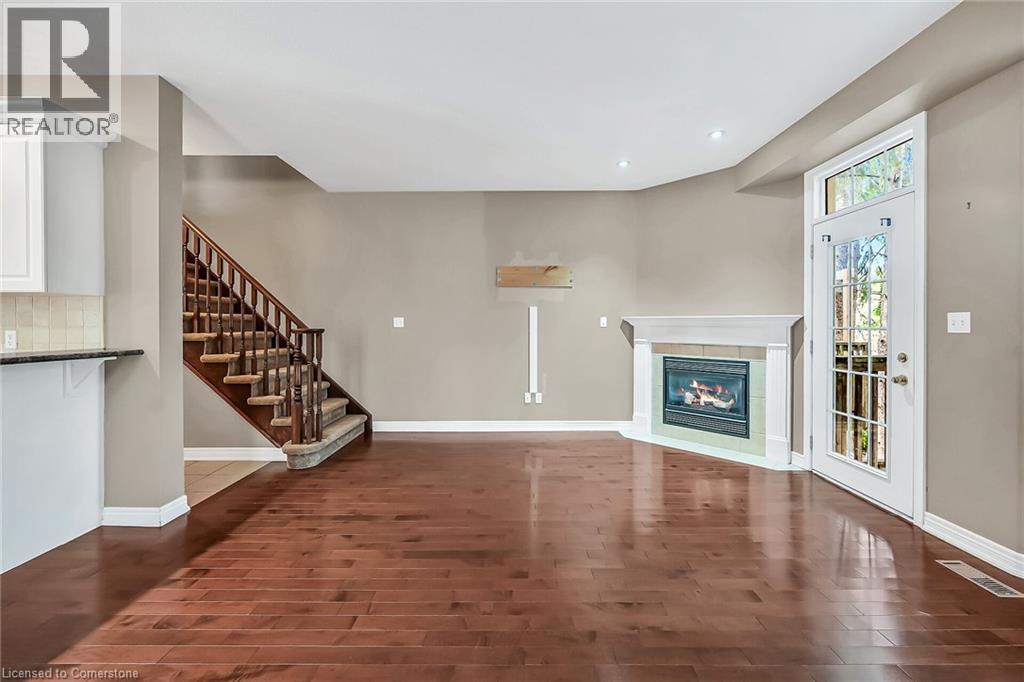 Photo 18 of 7 Goldenview Court, Waterdown ON
