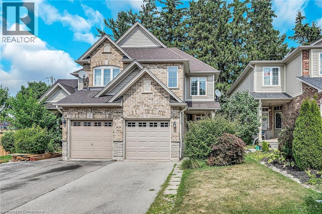 Photo 2 of 7 Goldenview Court, Waterdown ON