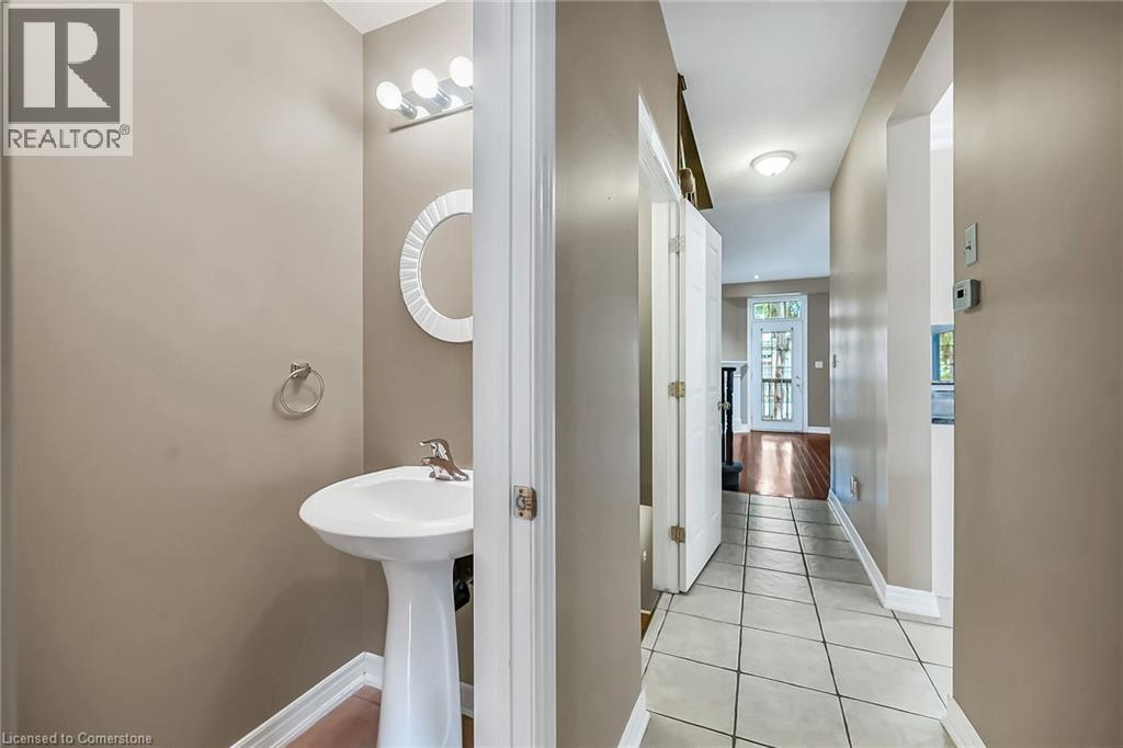 Photo 21 of 7 Goldenview Court, Waterdown ON