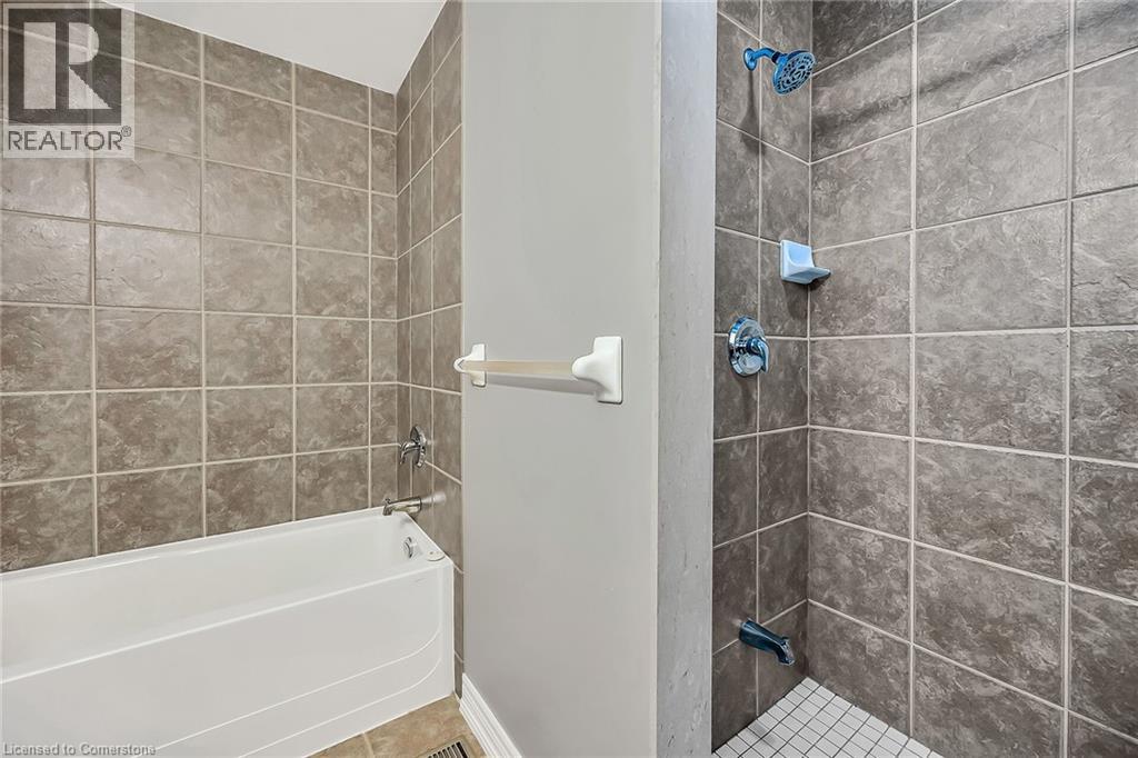 Photo 27 of 7 Goldenview Court, Waterdown ON