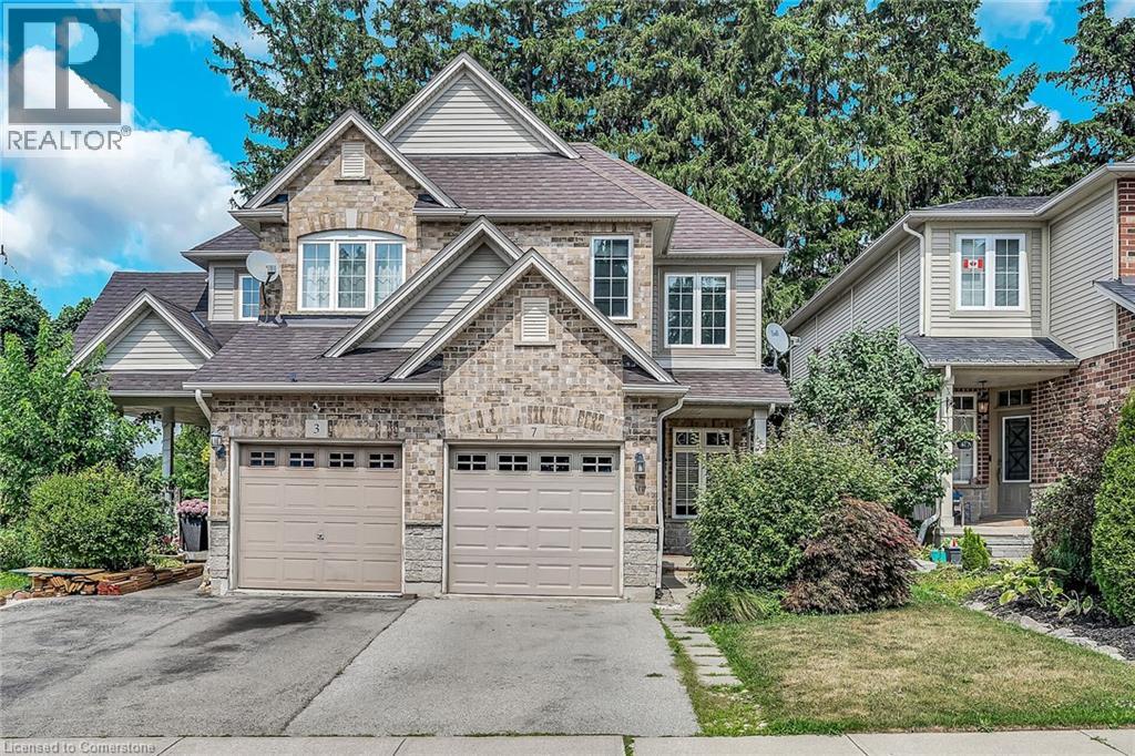 Photo 3 of 7 Goldenview Court, Waterdown ON