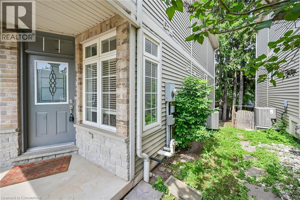 Photo 6 of 7 Goldenview Court, Waterdown ON