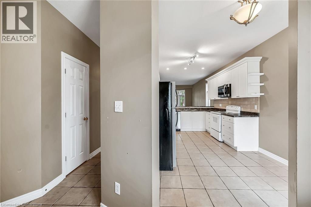 Photo 7 of 7 Goldenview Court, Waterdown ON