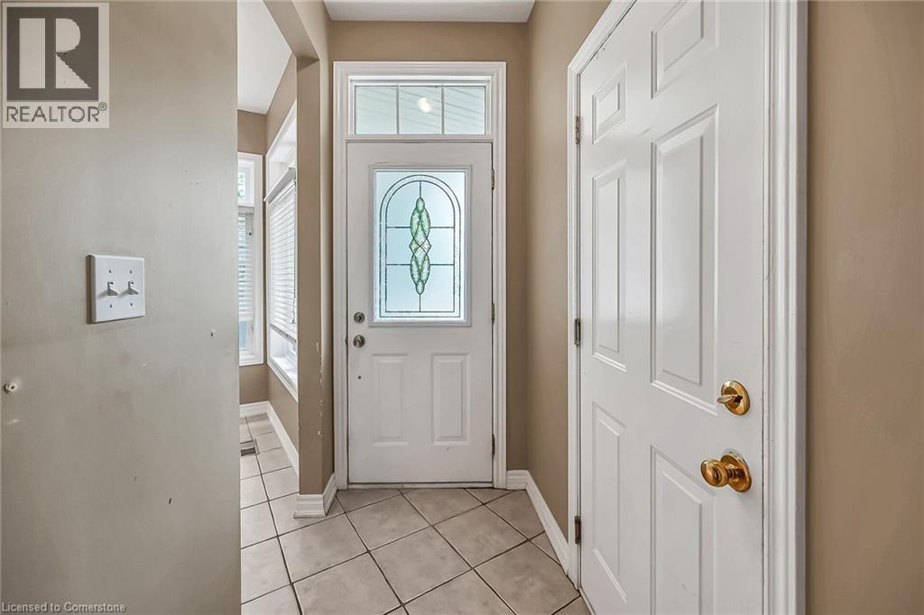 Photo 8 of 7 Goldenview Court, Waterdown ON