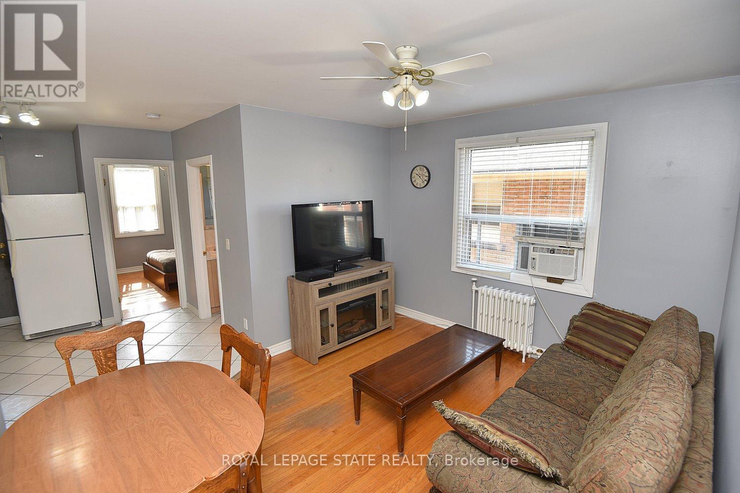 Photo 5 of 6 29 Sherman Avenue S, Hamilton ON