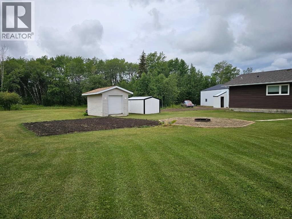 Photo 9 of 9502 100 Street, Bezanson AB