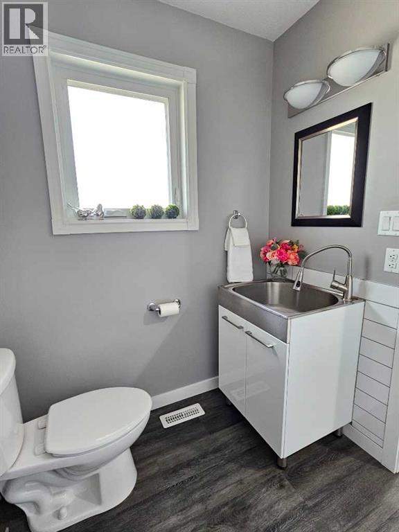Photo 27 of 9502 100 Street, Bezanson AB