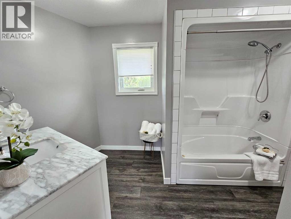 Photo 19 of 9502 100 Street, Bezanson AB