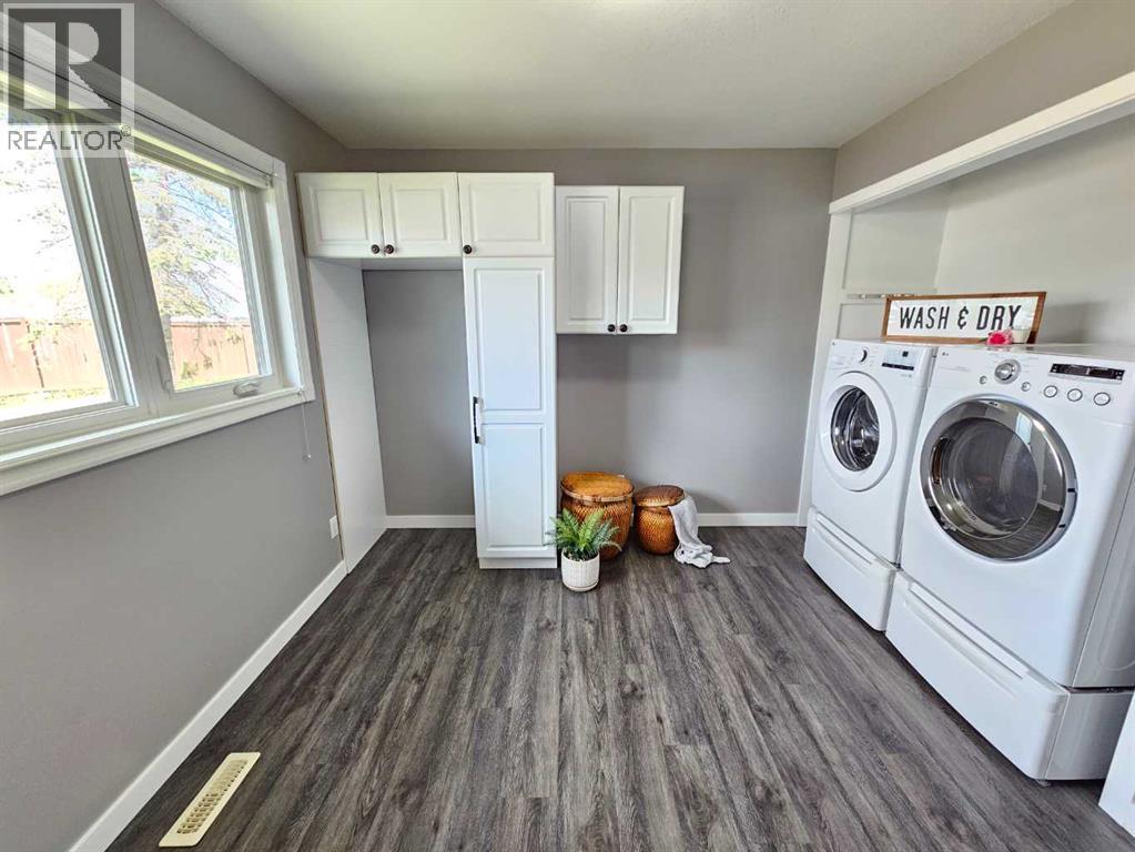 Photo 10 of 9502 100 Street, Bezanson AB