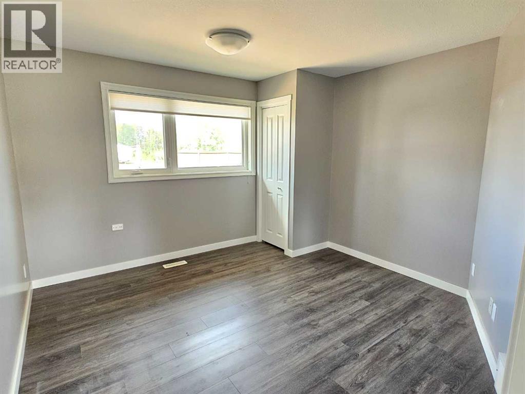 Photo 18 of 9502 100 Street, Bezanson AB