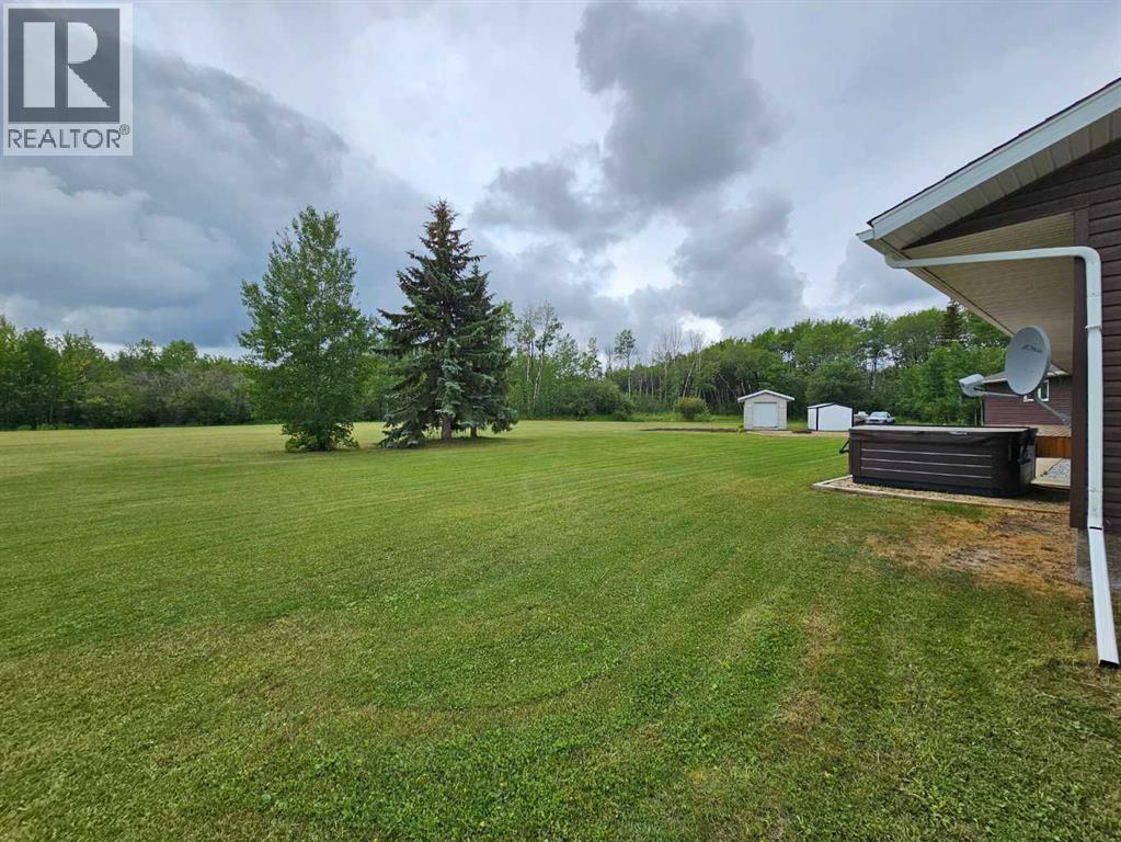 Photo 11 of 9502 100 Street, Bezanson AB