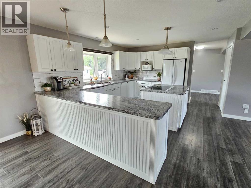 Photo 16 of 9502 100 Street, Bezanson AB