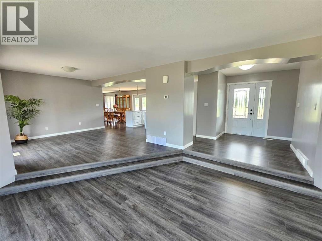 Photo 30 of 9502 100 Street, Bezanson AB