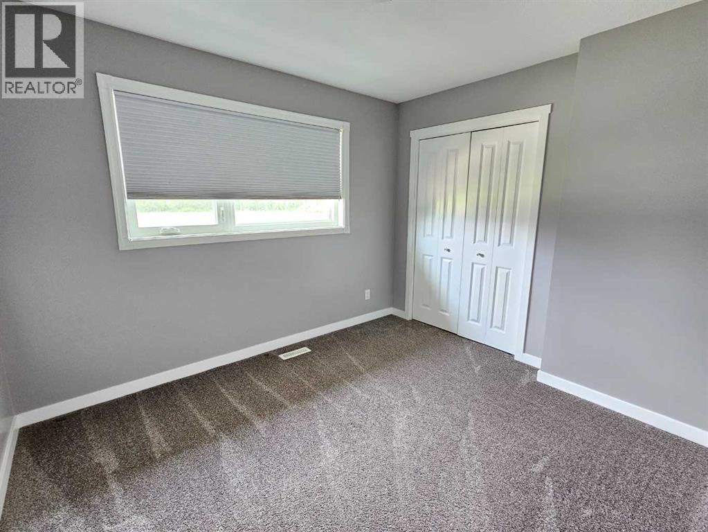 Photo 17 of 9502 100 Street, Bezanson AB
