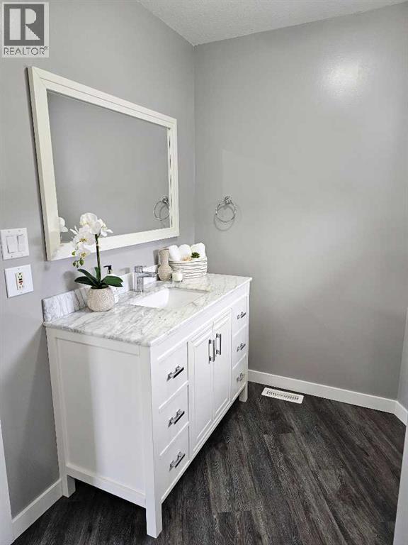 Photo 7 of 9502 100 Street, Bezanson AB