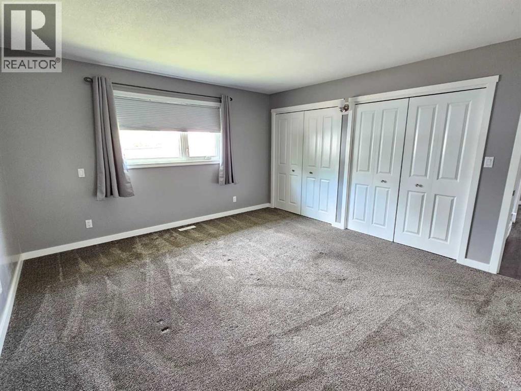 Photo 8 of 9502 100 Street, Bezanson AB