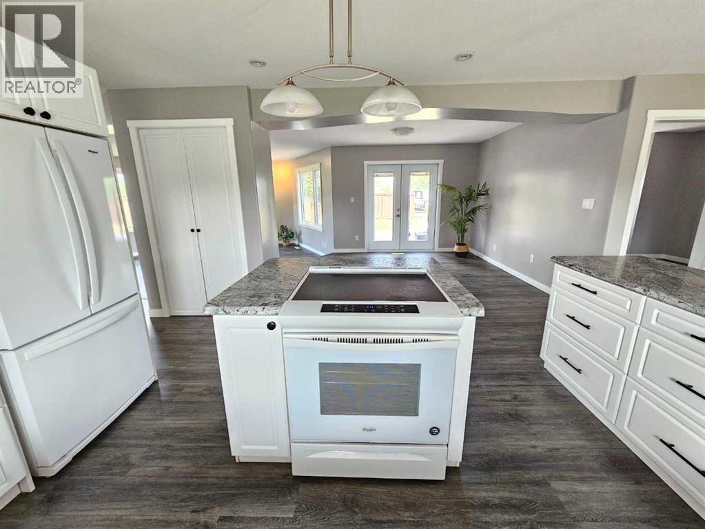 Photo 36 of 9502 100 Street, Bezanson AB