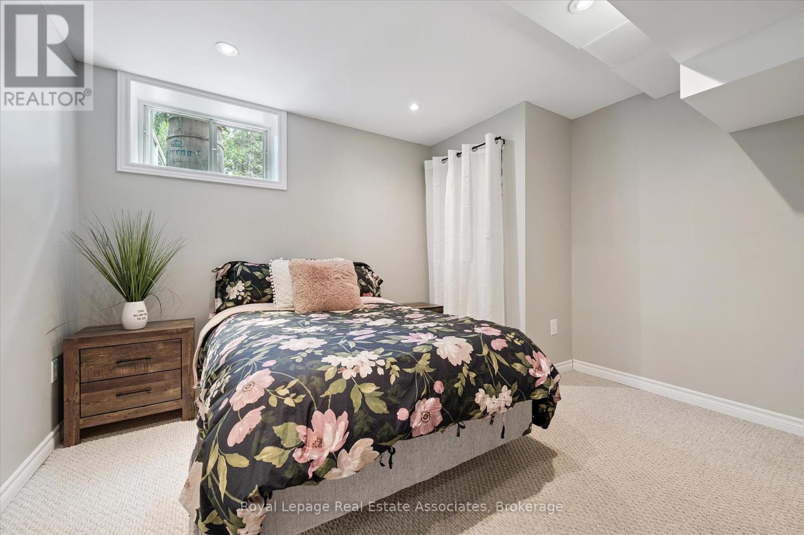 Photo 31 of 23 Brock Road N, Puslinch ON