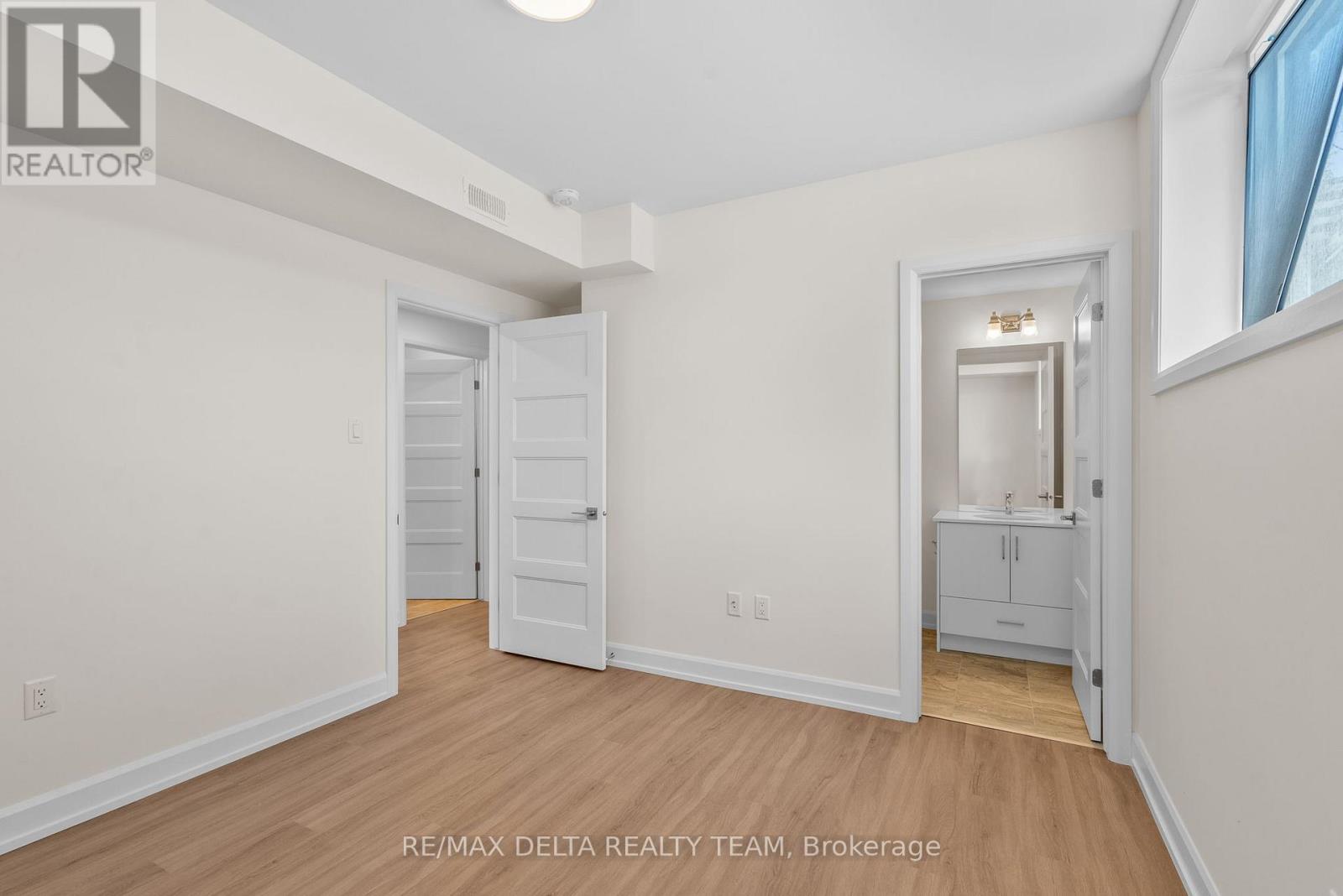 Photo 10 of E 77 Granton Avenue, Ottawa ON