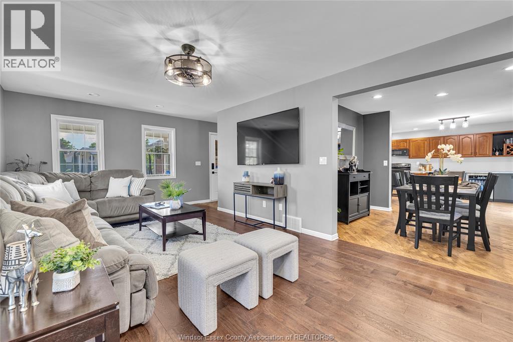 Photo 14 of 211 Bayberry, Lakeshore ON