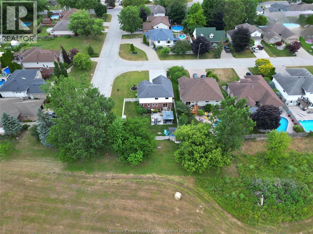 Photo 36 of 211 Bayberry, Lakeshore ON