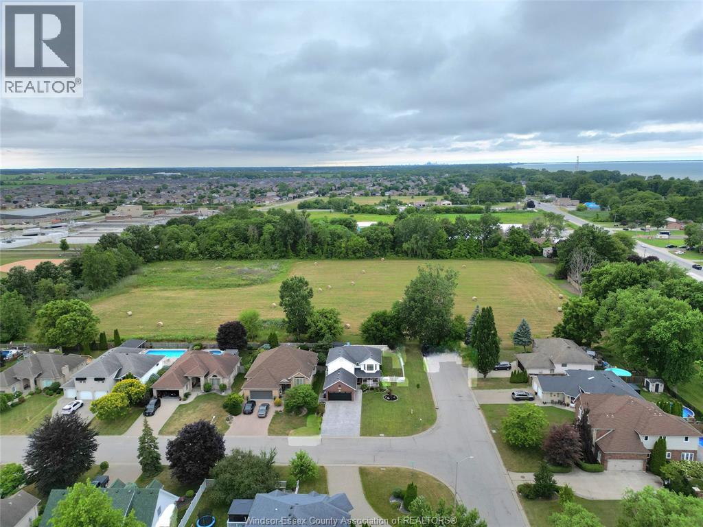 Photo 4 of 211 Bayberry, Lakeshore ON