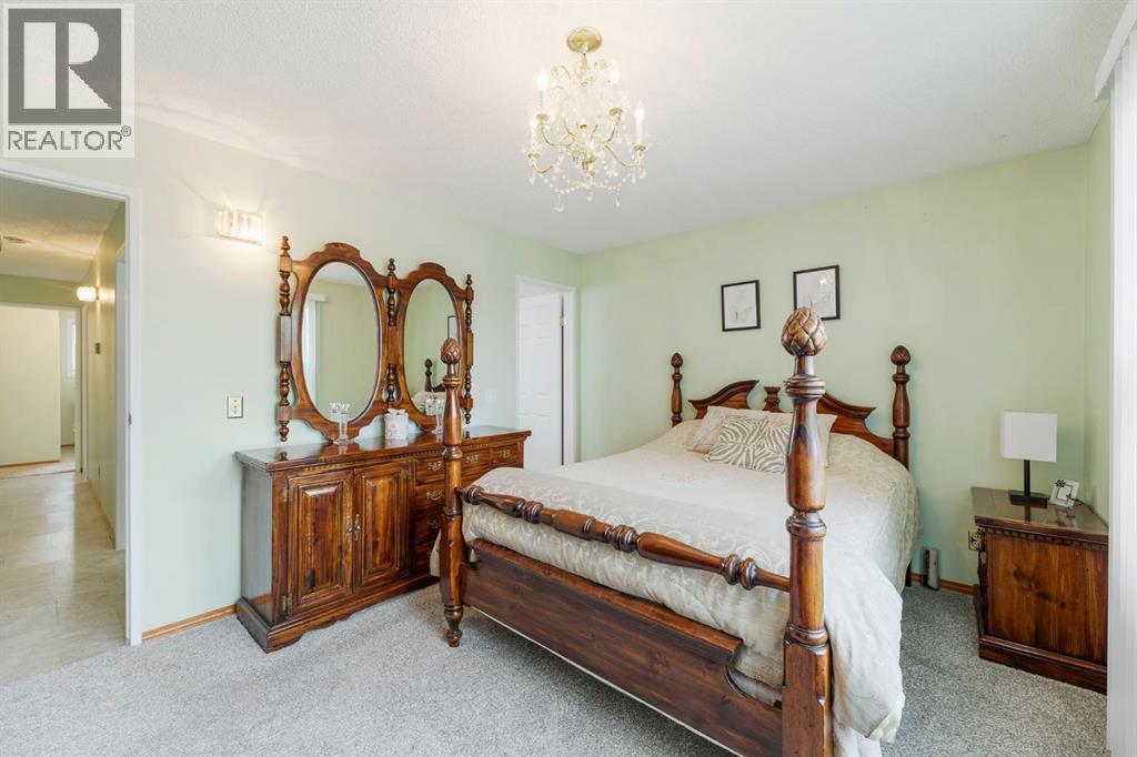 Single Family House Bungalow for Sale in  Woodford Crescent SW Woodbine Calgary 