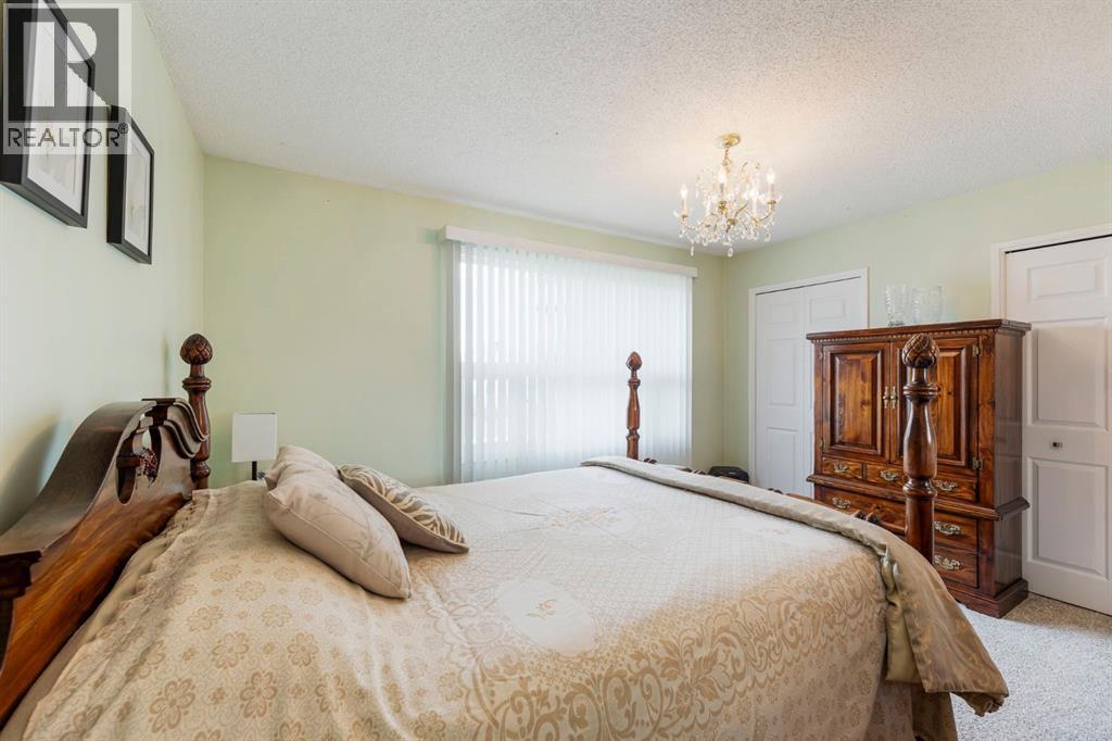 Single Family House Bungalow for Sale in  Woodford Crescent SW Woodbine Calgary 