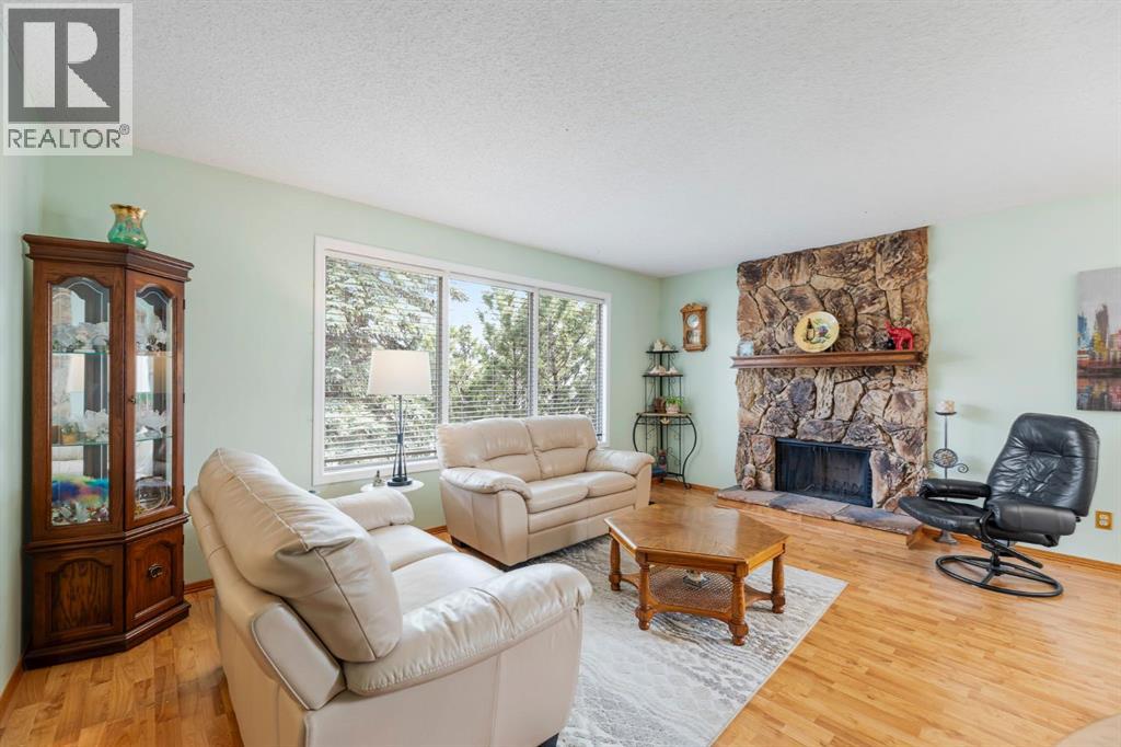 Single Family House Bungalow for Sale in  Woodford Crescent SW Woodbine Calgary 