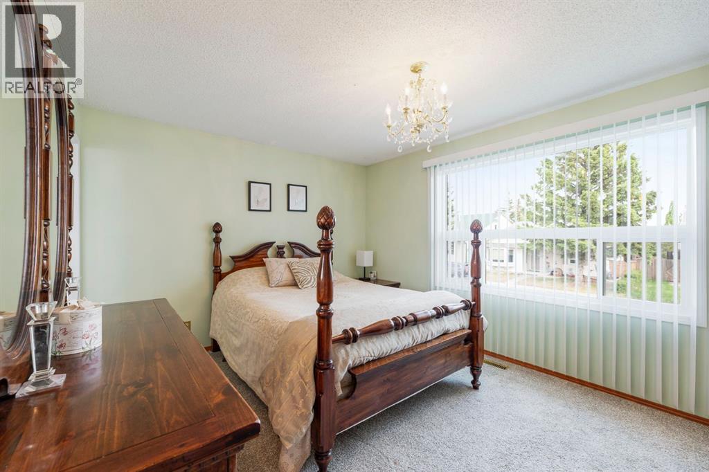 Single Family House Bungalow for Sale in  Woodford Crescent SW Woodbine Calgary 