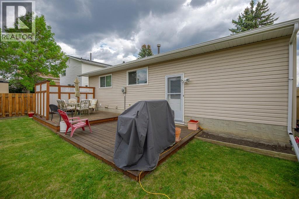 Single Family House Bungalow for Sale in  Woodford Crescent SW Woodbine Calgary 