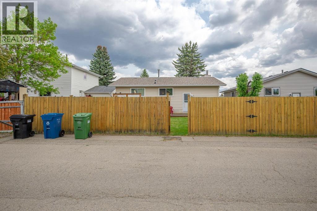 Single Family House Bungalow for Sale in  Woodford Crescent SW Woodbine Calgary 