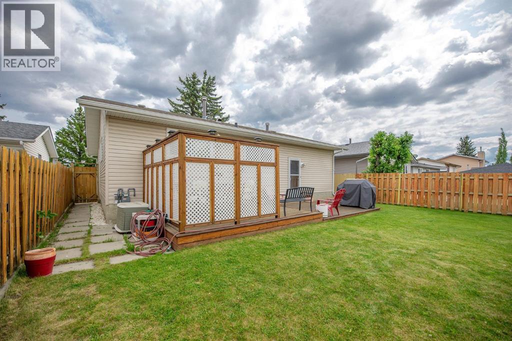 Single Family House Bungalow for Sale in  Woodford Crescent SW Woodbine Calgary 