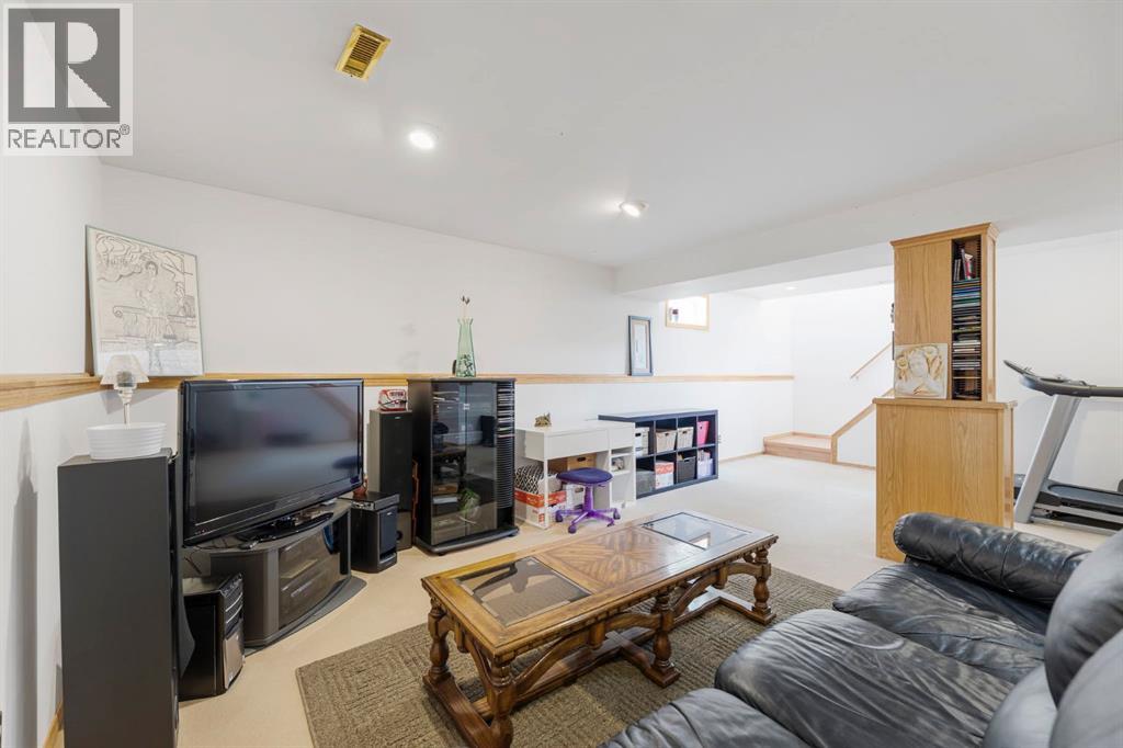 Single Family House Bungalow for Sale in  Woodford Crescent SW Woodbine Calgary 