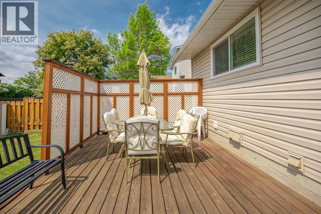 Single Family House Bungalow for Sale in  Woodford Crescent SW Woodbine Calgary 