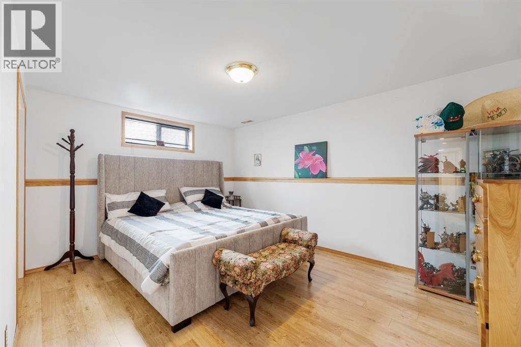 Single Family House Bungalow for Sale in  Woodford Crescent SW Woodbine Calgary 