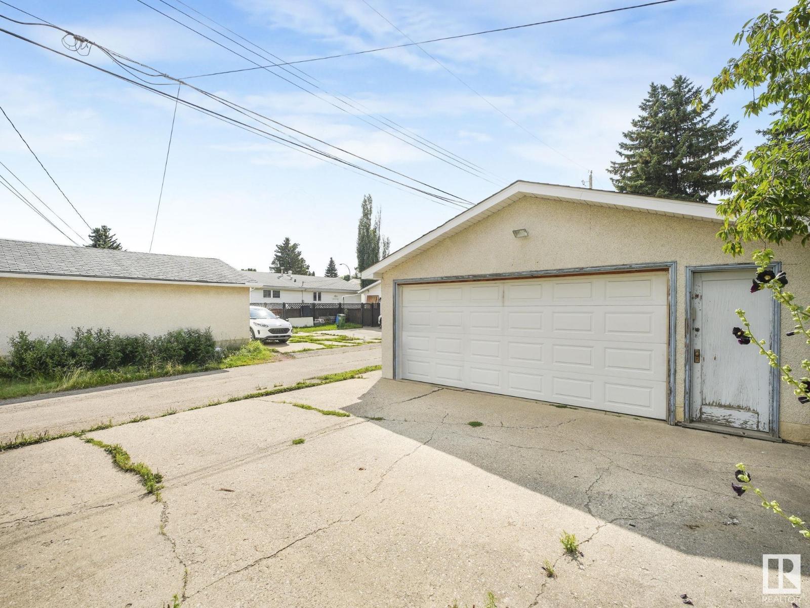 Photo 38 of 16207 86 Av Nw, Edmonton AB