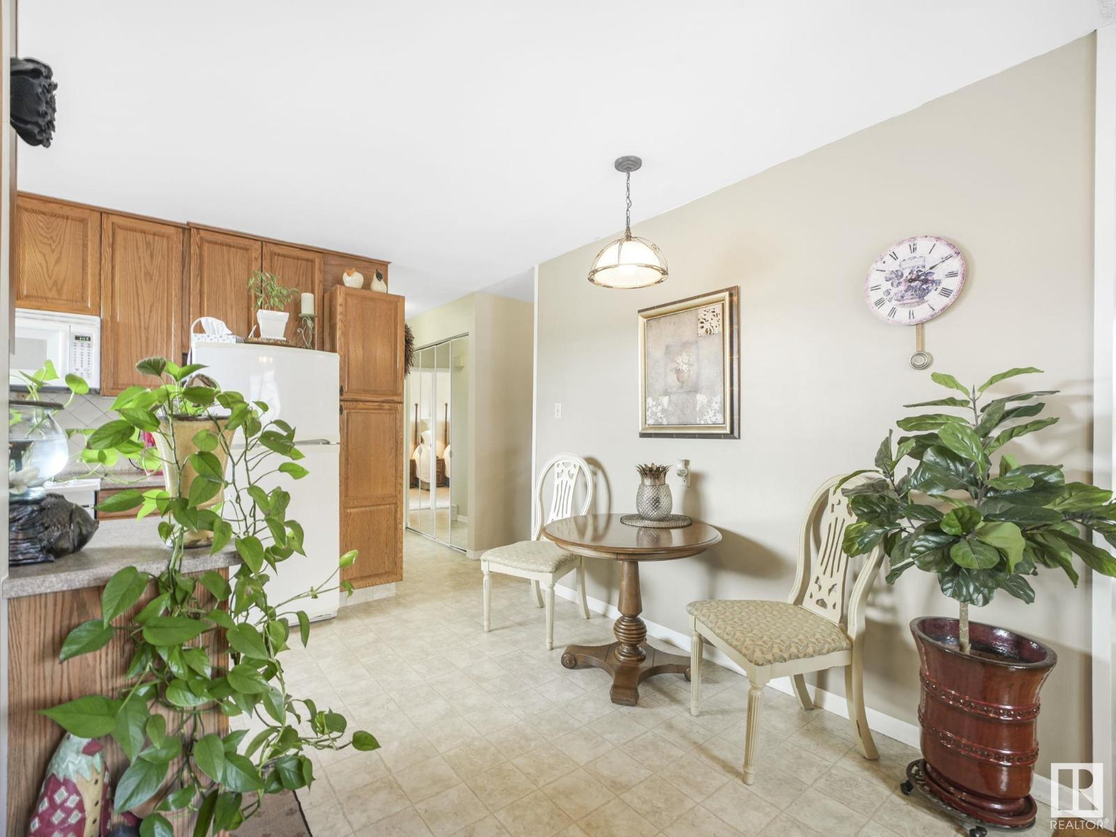 Photo 11 of 16207 86 Av Nw, Edmonton AB