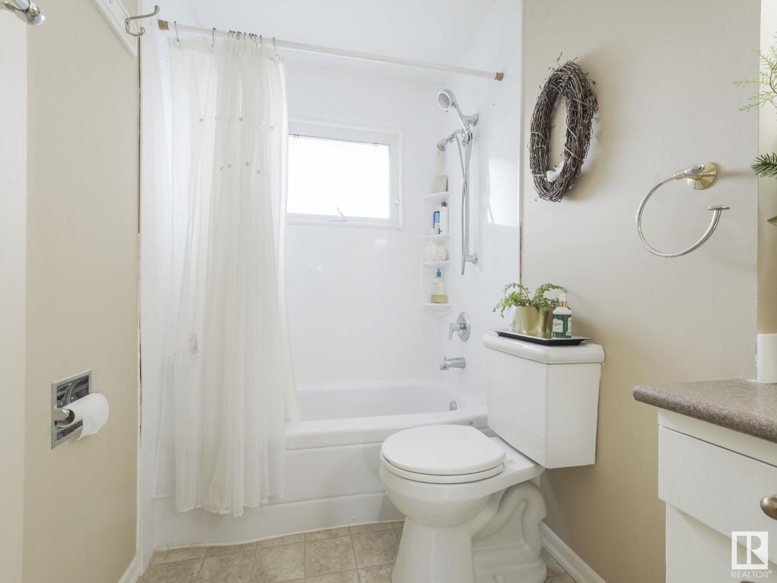 Photo 35 of 16207 86 Av Nw, Edmonton AB