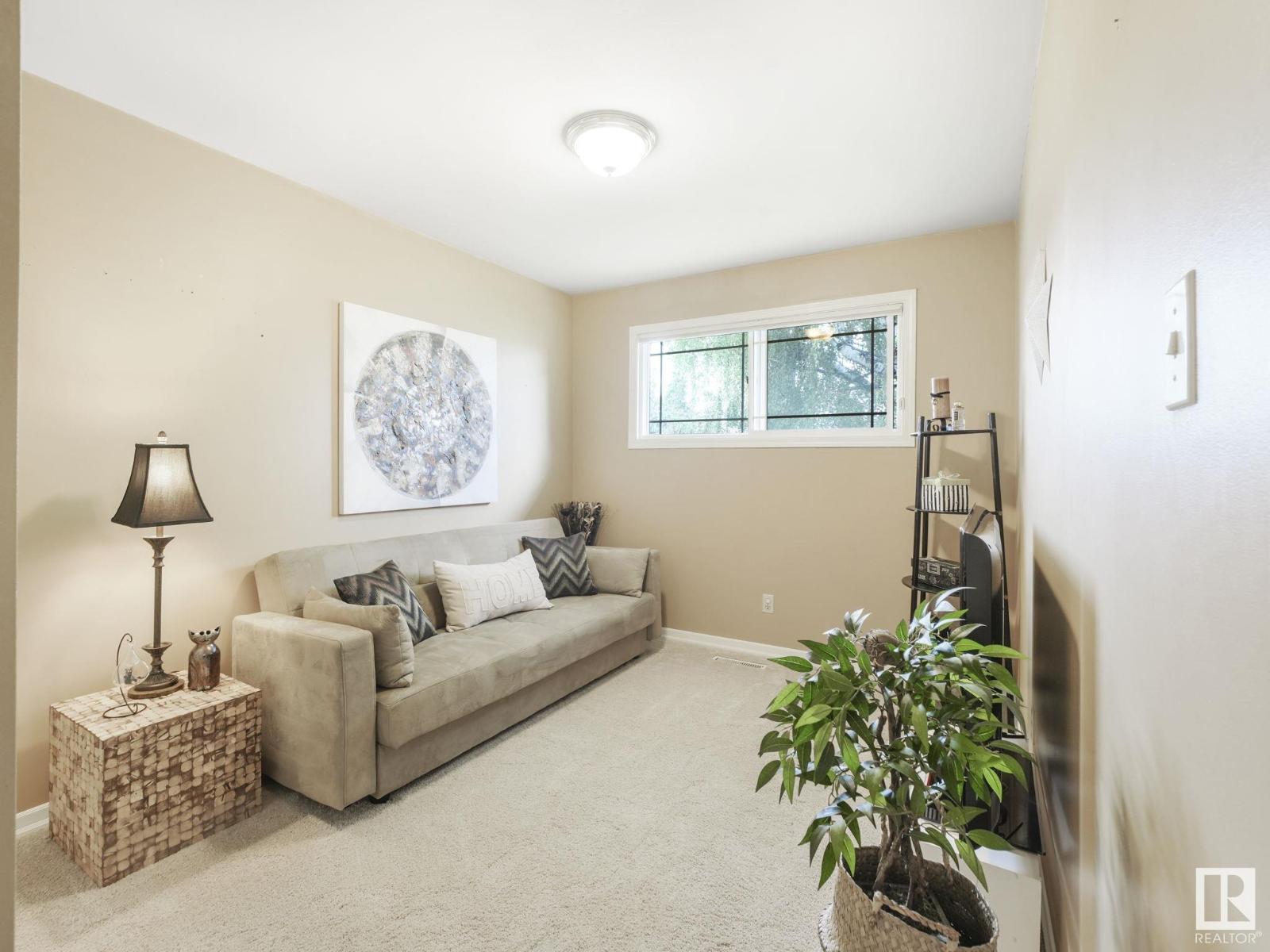 Photo 10 of 16207 86 Av Nw, Edmonton AB