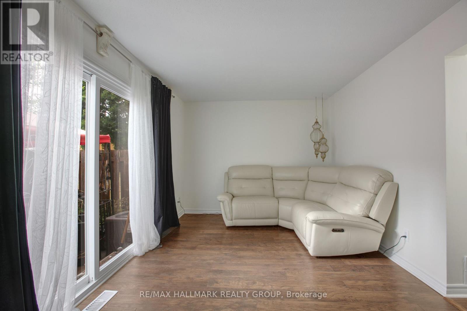 Photo 18 of 59 2570 Southvale Crescent, Ottawa ON