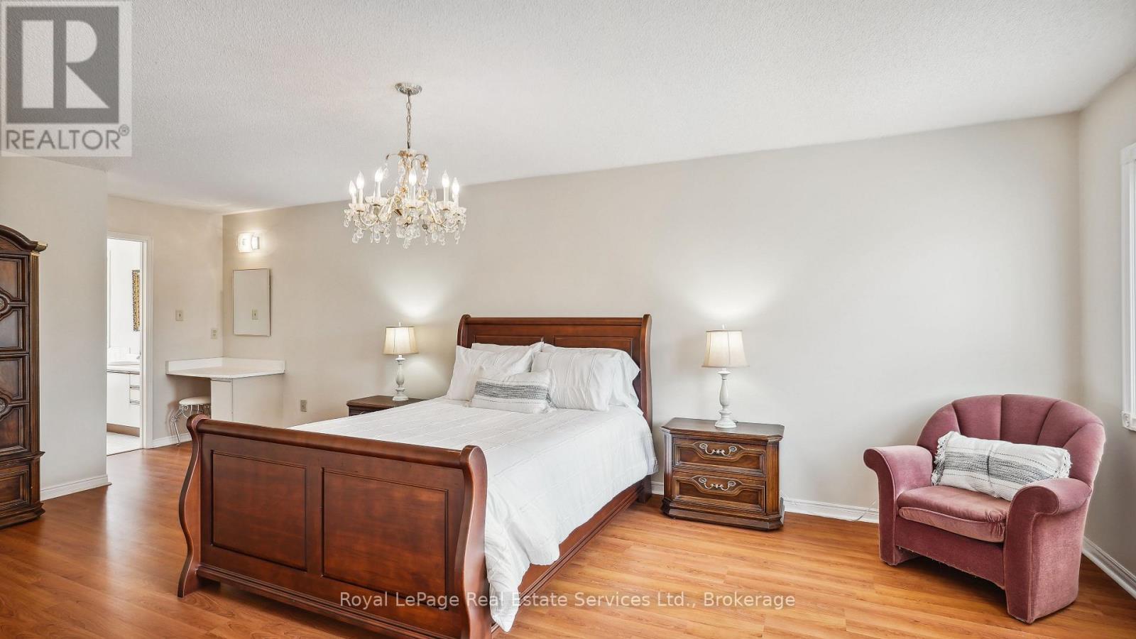 Photo 37 of 524 Chillingham Crescent, Oakville ON