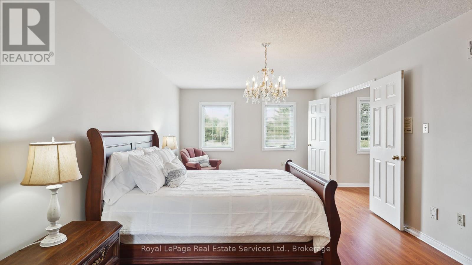 Photo 18 of 524 Chillingham Crescent, Oakville ON
