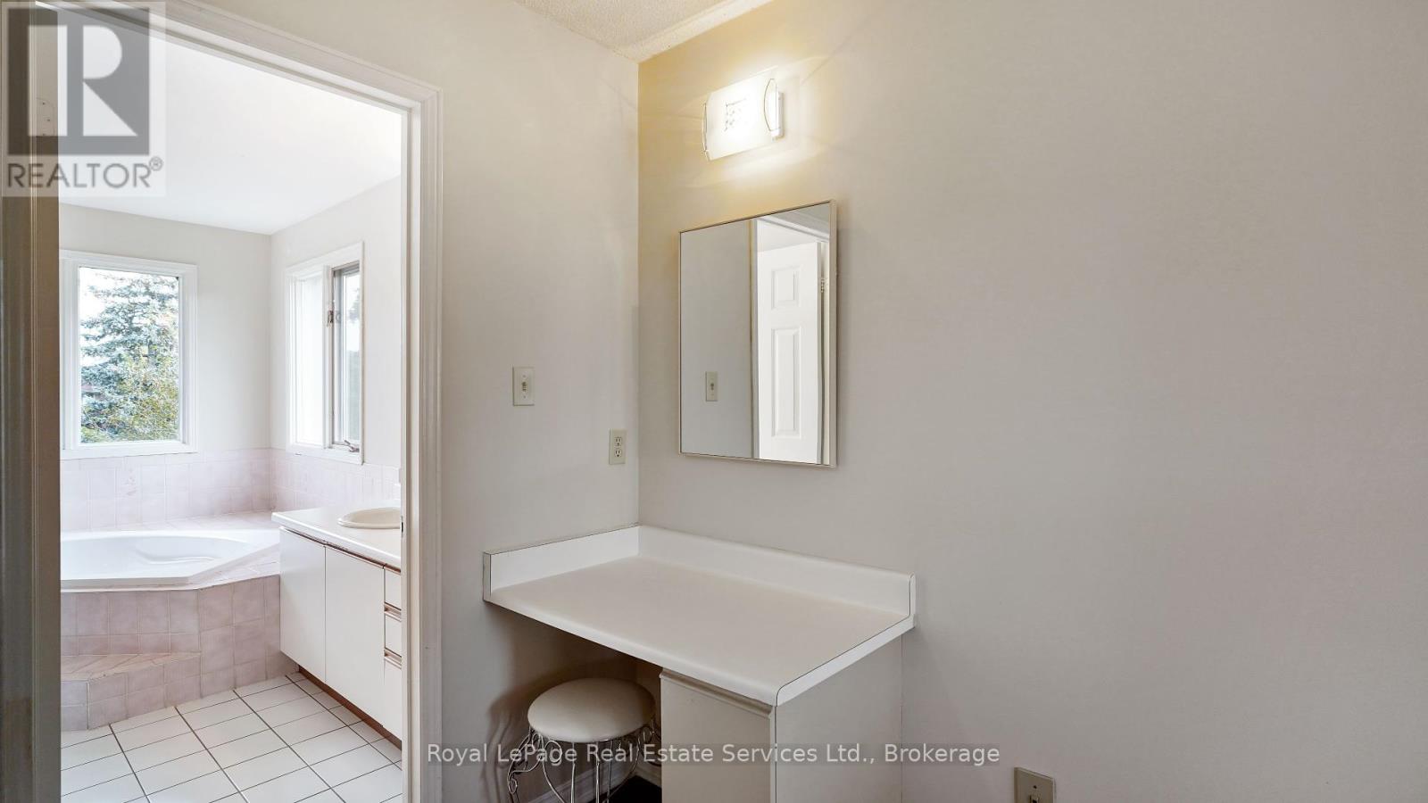 Photo 26 of 524 Chillingham Crescent, Oakville ON