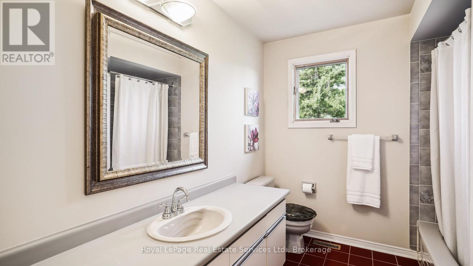 Photo 24 of 524 Chillingham Crescent, Oakville ON