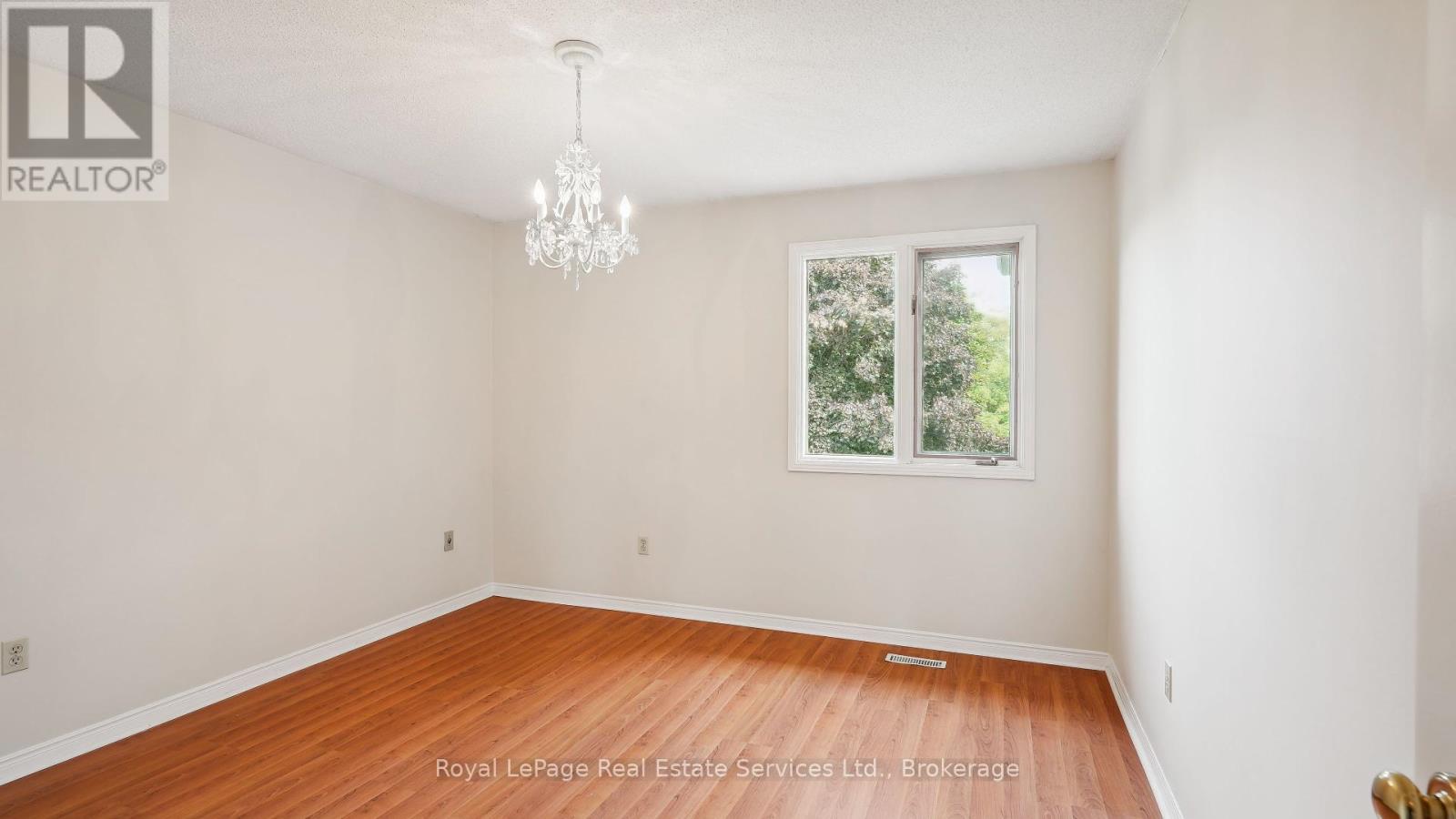 Photo 5 of 524 Chillingham Crescent, Oakville ON