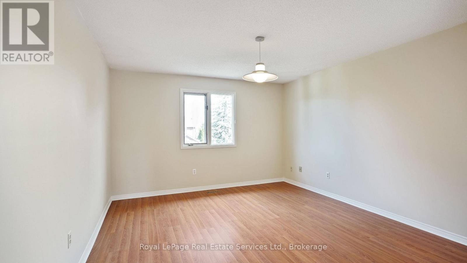 Photo 22 of 524 Chillingham Crescent, Oakville ON